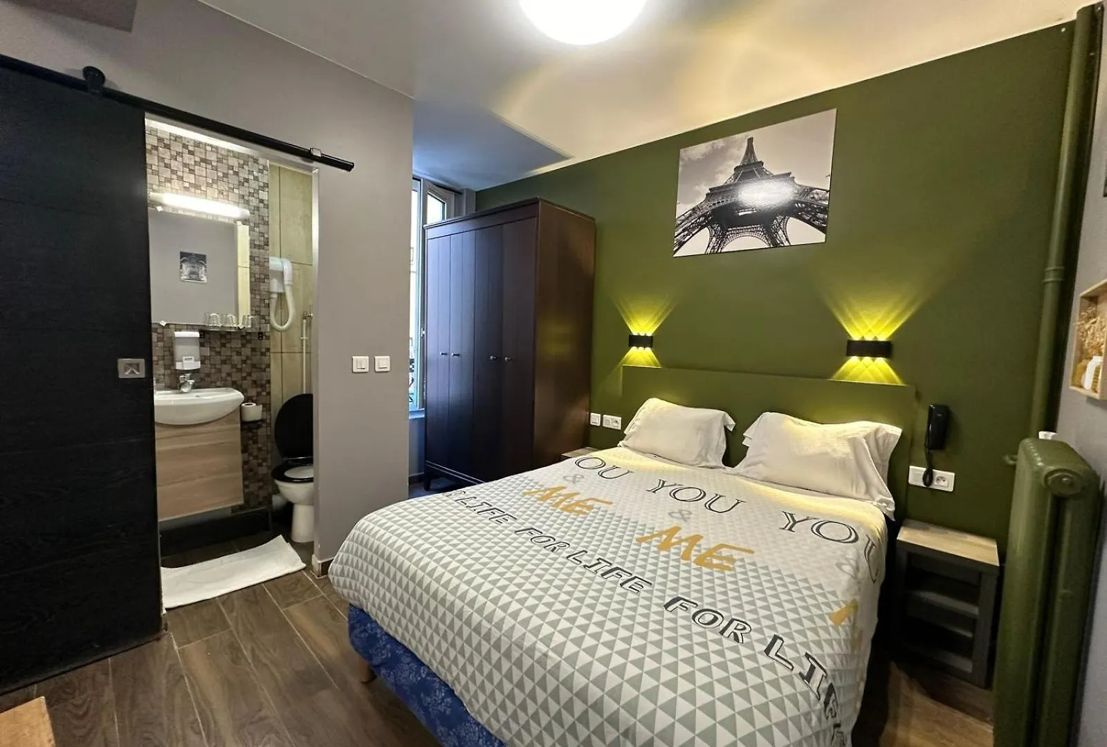 **  Hotel Telemaque Paris France