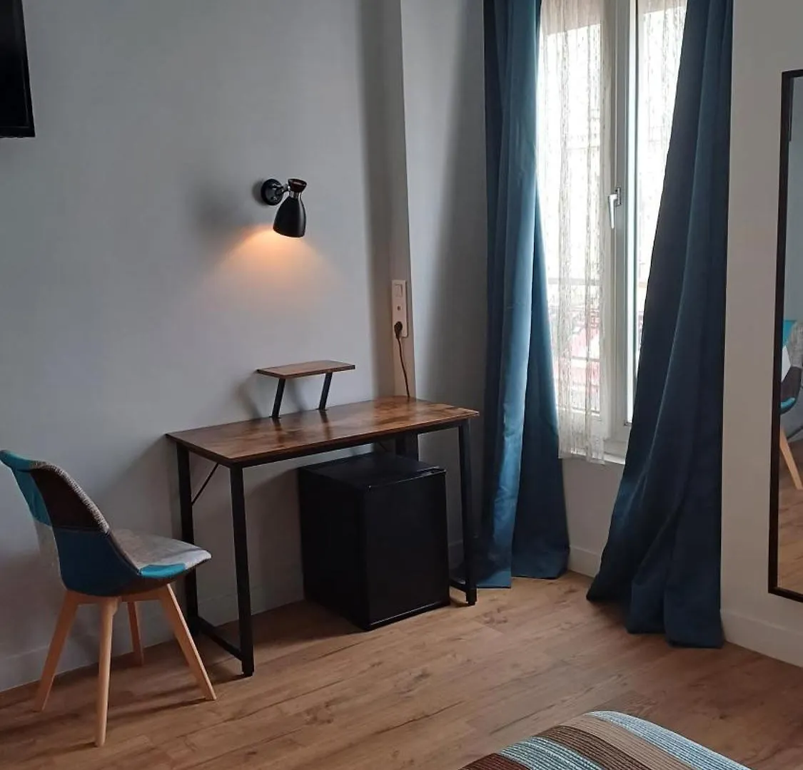 **  Hotel Telemaque Paris France
